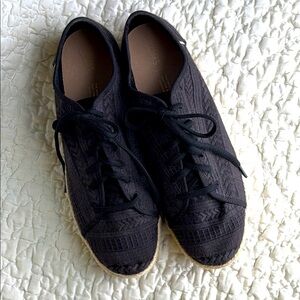 🌻 TOMS Lena Black Arrow Espadrilles